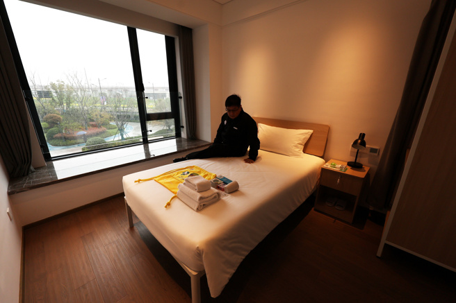 杭州亚运选手村标准单人床房型。（中华奥会提供）