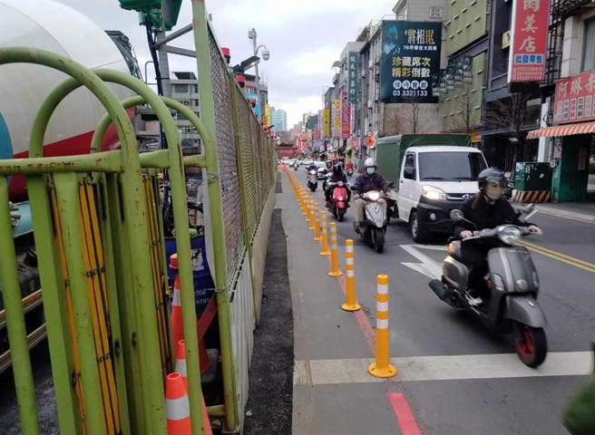 桃园捷运绿线高架段进行胸墙及中央走道混凝土浇置施工，桃园捷运工程局26日上午9时至下午4时，封闭中正北路（芦竹街-南工路路段）往大园方向。（示意图／本报资料照）