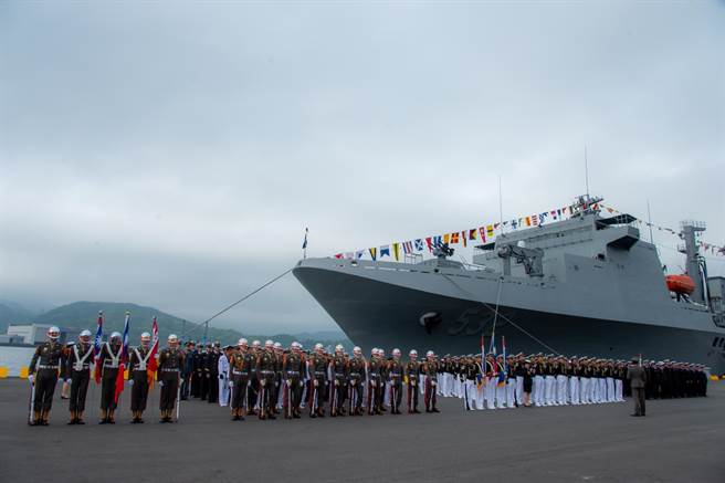 海軍112年敦睦遠航訓練支隊抵達縣蘇澳軍港（海軍中正基地），今天（24日）起展開為期2天的開放參觀行程。（宜蘭縣政府提供／李忠一宜蘭傳真）