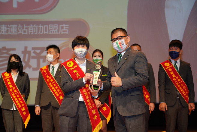 陈彦妤加入有巢氏房屋5年，累积创造近7千万元个人业绩。2022年她的个人业绩突破2千万元，开创事业新高峰。(图/永庆房产集团)