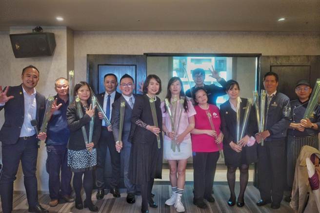 大地酒店八周年，董事长王雪梅暨全体员工感谢大家的支持与陪伴。（大地酒店提供）