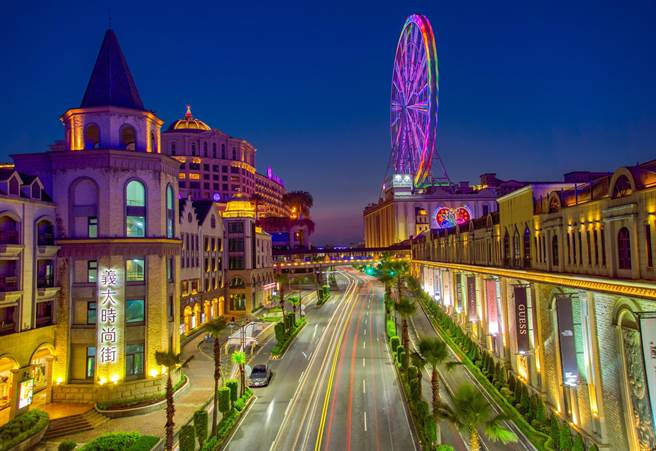 义大世界结合住宿购物乐园。（义大世界提供）