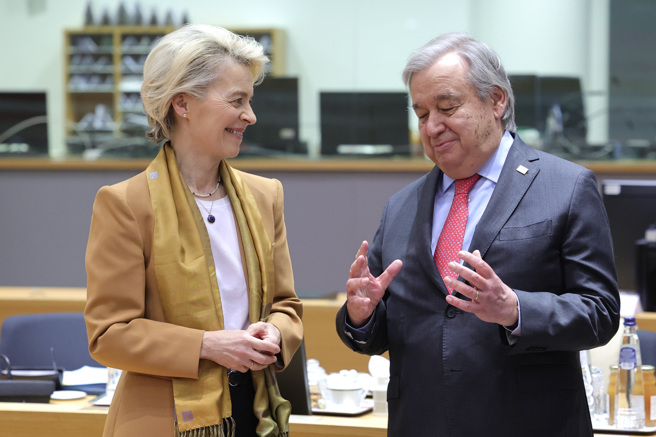 欧盟执行委员会主席范德赖恩（Ursula von der Leyen）与联合国秘书长古特瑞斯（Antonio Guterres）。(图/美联社)