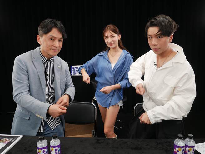 狄志为（左起）与林彤上《艺外爆红》节目，与主持人派翠克携手对决网友。（Up直播提供）