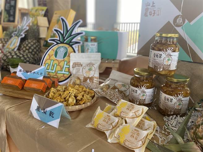 新化果菜市场25、26日将有来自凤梨产地关庙、新化、山上区农会展售鲜果与自家超人气凤梨产品。（曹婷婷摄）
