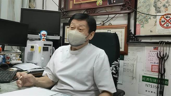 中山附医法医科主任高大成24日指出，该伤者手臂有抵御伤，且受伤部位包括头部，直说「自杀哪会砍头？」，明显为他杀，详情尚待警方调查厘清。（潘虹恩摄）