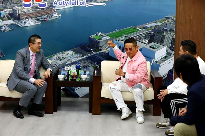 ▲许效舜在现场再度展现搞笑功力。（基隆市政府提供／徐佑升基隆传真）