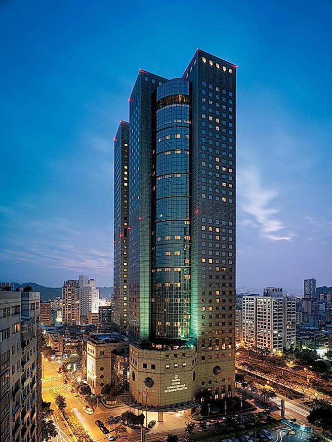 （台北远东香格里拉年年响应「地球一小时」，3/25将关闭饭店内外不必要的照明一小时。图／台北远东香格里拉饭店提供）