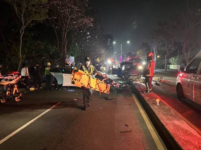 台中市西屯区西屯路发生重大车祸，造成9人受伤送医。（民眾提供）