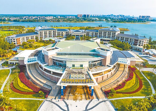 西班牙首相将访问中国，出席海南博鳌亚洲论坛。今年是自2019年以来，首度恢復全面实体举办，论坛主题为「不确定的世界：团结合作迎挑战，开放包容促发展」。图为博鳌论坛永久会址。（中新社）