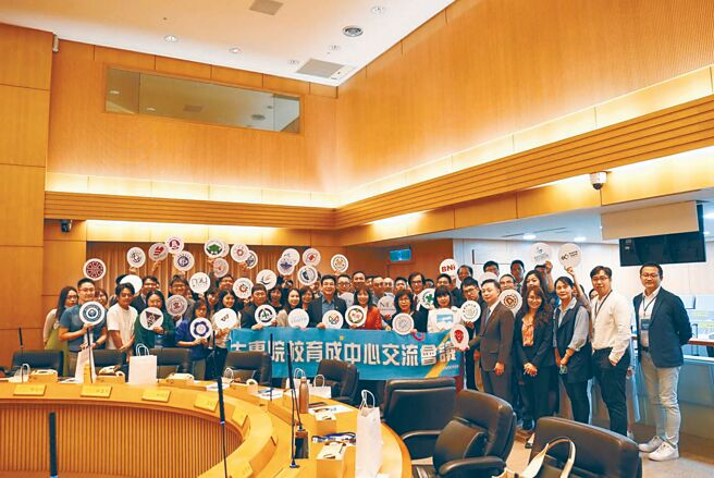 新北市青年局宣布育成中心将扩大纳入基北北桃学校，同时启动扶植青创三部曲，盼打造友善青创城市。（新北市青年局提供／蔡雯如新北传真）