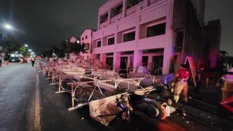 台南永康工地鷹架倒塌 一家三口騎車遭波及2人送醫