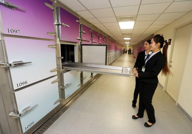 張孟傑曾遇過醉男衝進冰櫃裡，緊緊抱住女子遺體不分開。（示意圖／報系資料照）