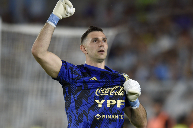 E.马丁尼兹再次做出下流庆祝动作。（美联社资料照）