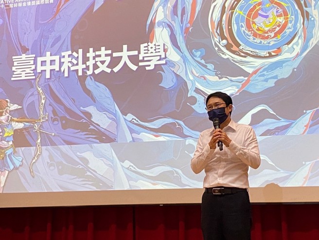 台中科大商设系主任温志维勉励同学积极创作参赛。（图／时报奖执委会提供）