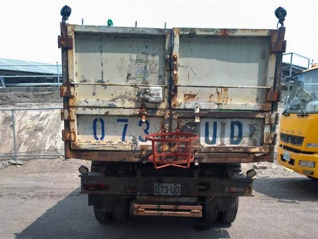 清洁队长杨建国表示，目前全线6台回收车都已经完成建置，透过订制的铁架放置专用篮，小小的预算获得大大的改善。(溪湖镇公所提供／吴建辉彰化传真)