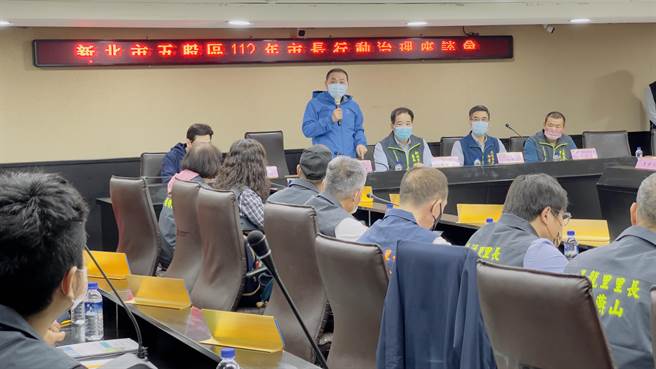 新北市長侯友宜今天到五股參加行動治理座談會。（呂健豪攝）