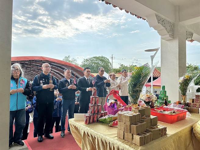 112年八德生命纪念馆及大安公墓春祭大典于今天早上9时在大安公墓纳骨堂广场举行。（八德区公所提供／陈梦茹桃园传真）