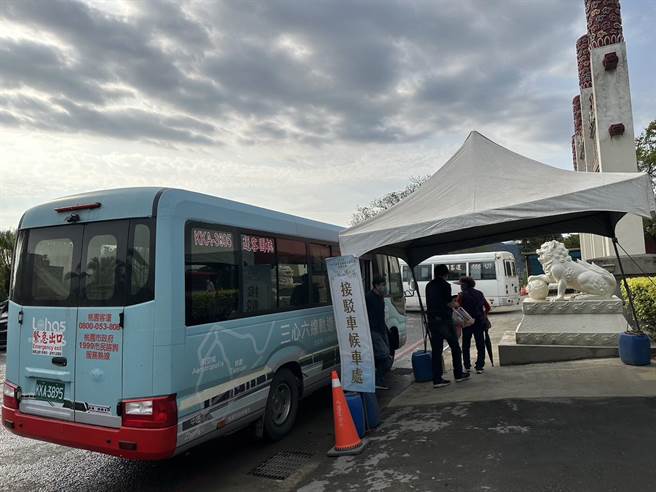 八德区公所今年特别协调陆军汽车基地勤务厂于18、19、25及26日上午7至12时提供扫墓接驳服务。（八德区公所提供／陈梦茹桃园传真）