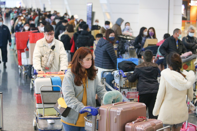 盘点10大地雷旅伴，达人曝这款最讨厌。图为桃机旅客排队的画面。（本报系资料照）