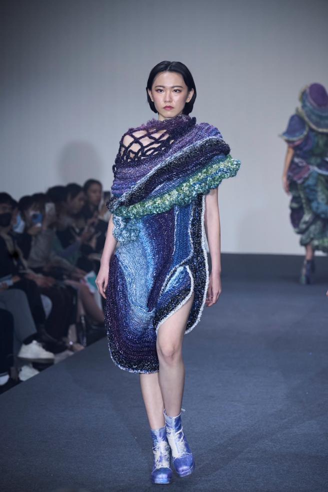 卓伟辰同学作品「百鬼夜行」。（辅大提供）