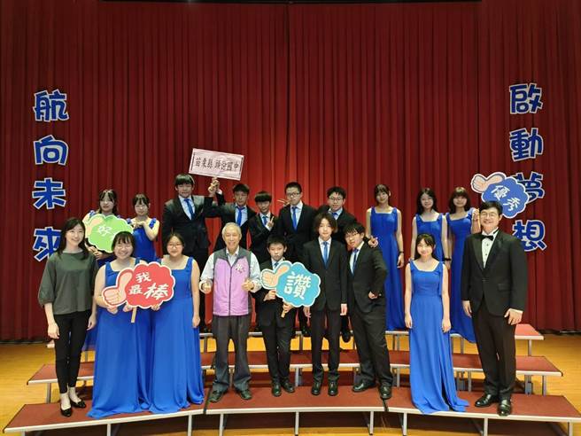 頭份國中合唱團完全不排人，只要喜歡唱歌的同學都可加入。（頭份國中提供／謝明俊苗栗傳真）