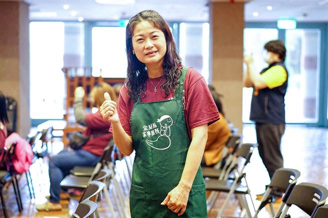 从大陆嫁到台湾20多年的黄琴，成为专业管家5年，而这份工作让她生活更有弹性，也有独立的经济来源。（李忠一摄）