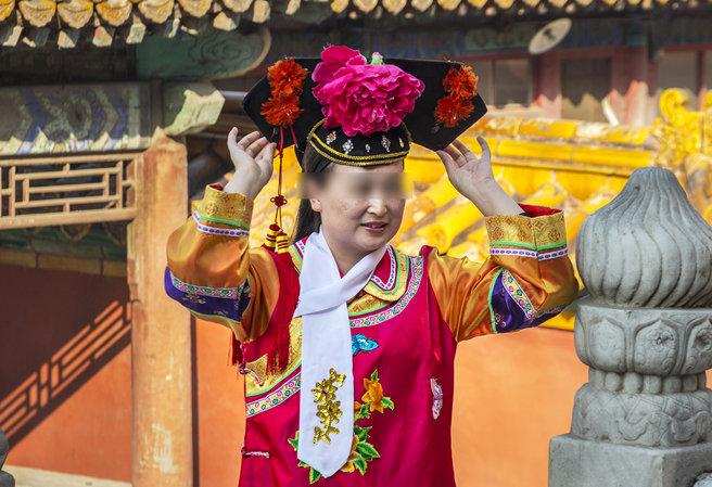 龙华除了有美观保暖的作用外，也可用来区别身份。（示意图／达志影像）