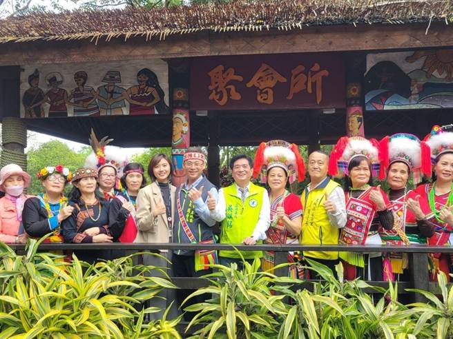 新北土城原住民族生態公園，設備因為年久失修老化而破損嚴重，去年7月動工翻修，改善活化12項景觀設施，今舉辦完工祈福儀式。（立委吳琪銘提供）