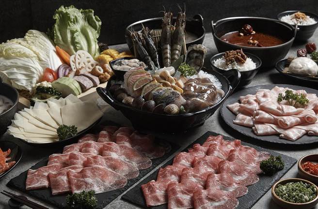 筑间幸福锅物凤山红毛港路店席设42个位子，3／24正式开幕，4／7前凡于官方粉丝页指定贴文留言，即可免费获赠肉品／海鲜 9选1电子券乙张。（柯宗纬翻摄）