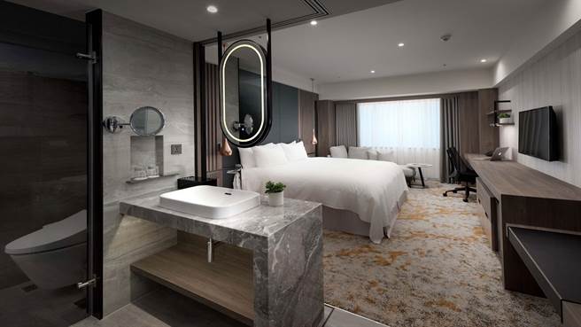 高雄福华大饭店即日起至9月30日，特别推出「尊享升级Level Up」一泊二食住房专案，每房优惠价6000元。（柯宗纬翻摄）