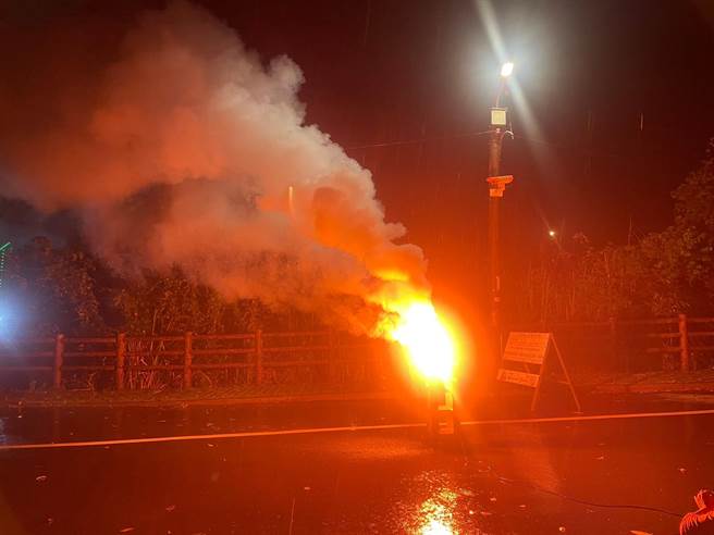 各地水情吃紧，经济部水利署与中科院合作，今下午5时25分在石门水库蓄水范围最上游的罗浮发放人工增雨焰剂。（北水局提供／蔡明亘桃园传真）