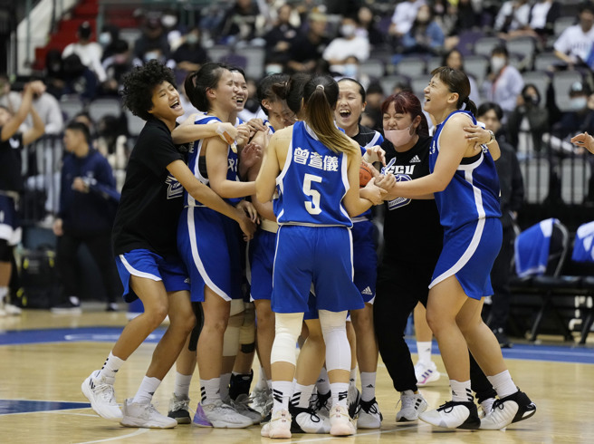 文化大学挺进111学年UBA公开女一级冠军赛。（大专体总提供）