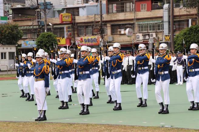 南亞ROTC專業大學校慶儀隊演出。（蔡明亘攝）