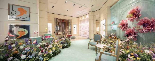 Roger Vivier把巴黎大秀上的景象搬来台北重现于Bellavita专卖店上。（Roger Vivier提供）