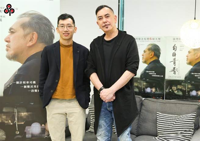 黄秋生（右）、导演刘国瑞双双以《白日青春》获得金马奖。（陈俊吉摄）
