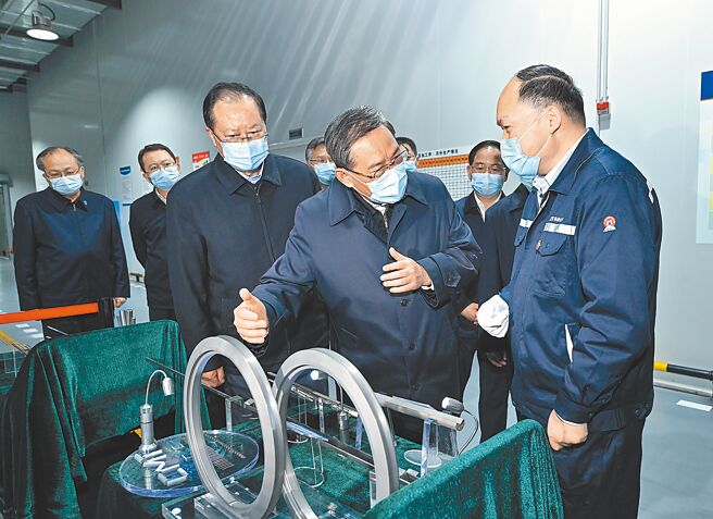 大陆国务院总理李强至湖南调研，21日造访株洲硬质合金集团。（新华社）
