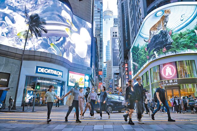 香港政府表示，將發布一系列政策，包括稅務減免等，以吸引全球富豪設立家族辦公室，以進一步鞏固香港作為全球領先家族辦公室樞紐的地位。（中新社）