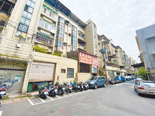 树林潭兴街海砂屋社区24日通过都市更新审议会，预计明年动工。（新北市都更处提供／叶德正新北传真）