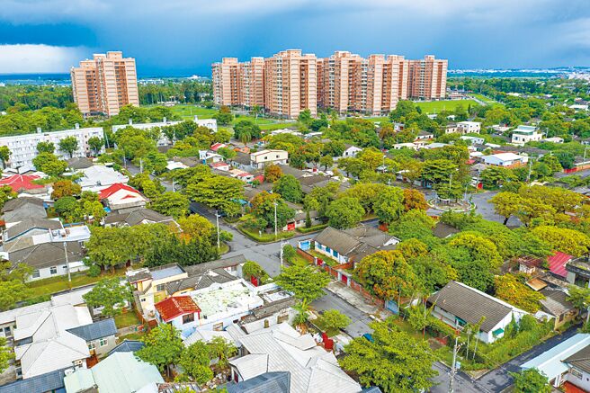 左營海軍眷村於2010年登錄文化景觀，其保存及管理原則訂定迄今已13年，因此高市文化局23日舉辦「左營海軍眷村文化景觀通盤檢討─保存及管理原則審議案」。（高市文化局提供／楊舒婷高雄傳真）