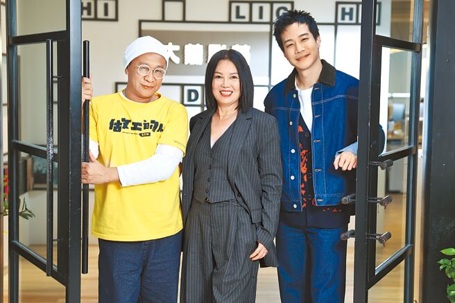 游安顺（左起）、苗可丽、薛仕凌再度聚首，合作演出《做工的人 电影版》。（陈俊吉摄）