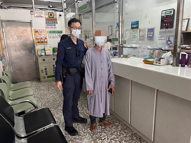 徐姓僧侣误信「张检座」话语，25日至邮局匯款7万元现金险受骗。（警方提供／陈淑娥台中传真）