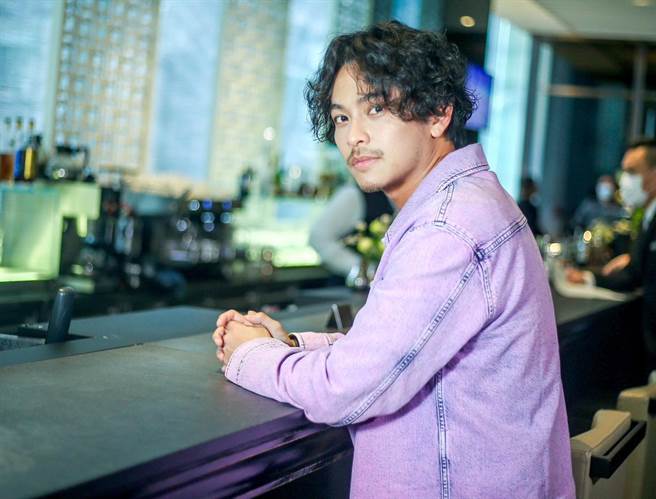 杨铭威经营的餐酒馆挺过疫情。（粘耿豪摄）