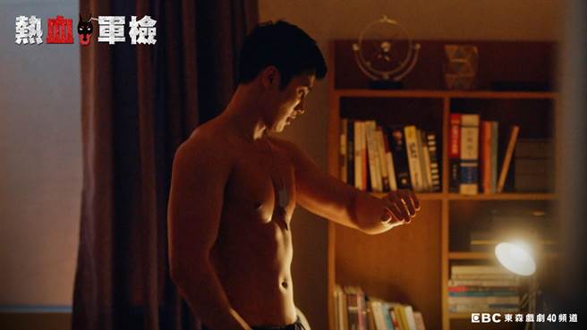 安普贤在剧中大方展露结实身材。（东森提供）