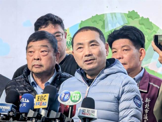 新北市长侯友宜表示，非常遗憾看到宏国与我82年的情谊曲终人散。（张志康摄）