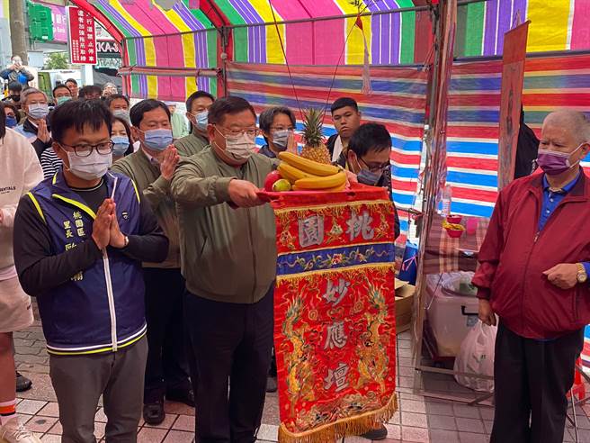 农水署桃园管理处26日一早在復兴路口举办祈福法会，处长何明光等人率眾主祭。(桃园管理处提供／蔡依珍桃园传真)