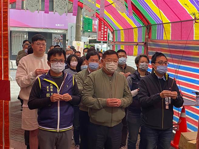 农水署桃园管理处26日一早在復兴路口举办祈福法会，处长何明光等人率眾主祭。(桃园管理处提供／蔡依珍桃园传真)