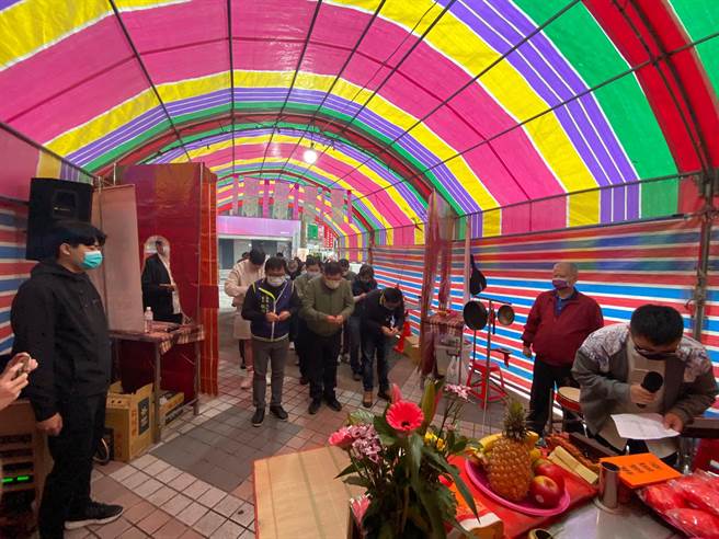 农水署桃园管理处26日一早在復兴路口举办祈福法会，处长何明光等人率眾主祭。(桃园管理处提供／蔡依珍桃园传真)