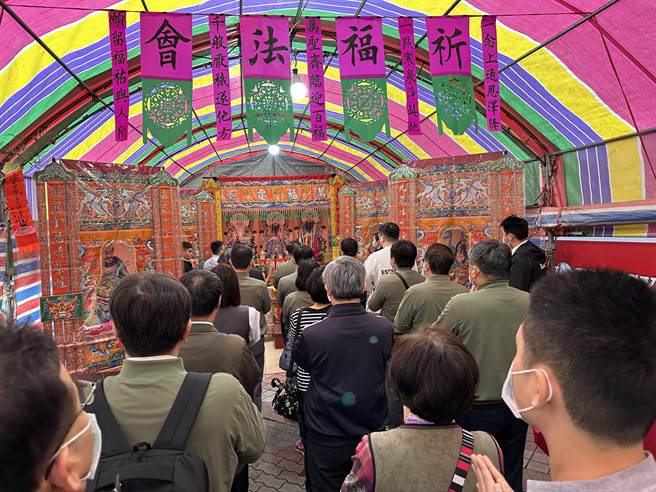 农水署桃园管理处26日一早在復兴路口举办祈福法会，处长何明光等人率眾主祭。(桃园管理处提供／蔡依珍桃园传真)