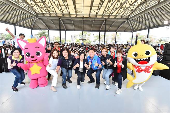 縣長王惠美也現身與小朋友同歡，共同歡慶兒童節。(彰化縣政府提供／吳建輝彰化傳真)